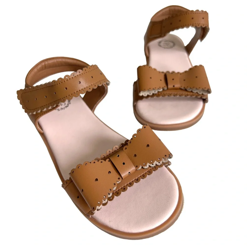 New OLIVE MAE Kids Tan Brown Bow Sandals Size 1Y Scallop Perforated Detail